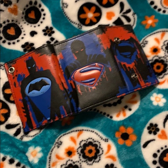 Batman Vs Superman Guys Wallet - Picture 2 of 4